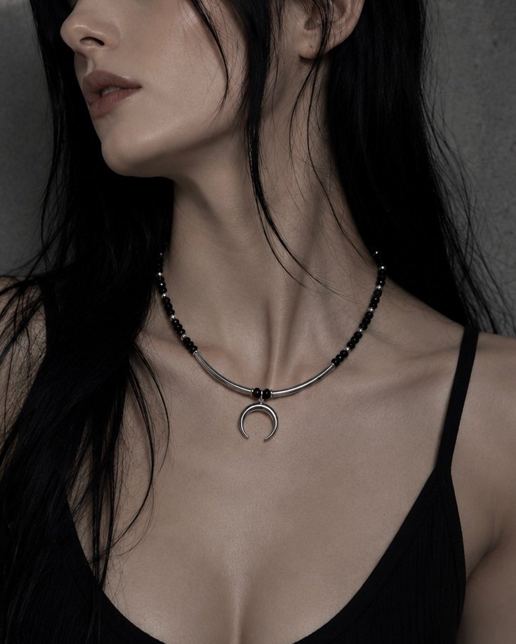 NIGHT MOON NECKLACE – תמונה 2